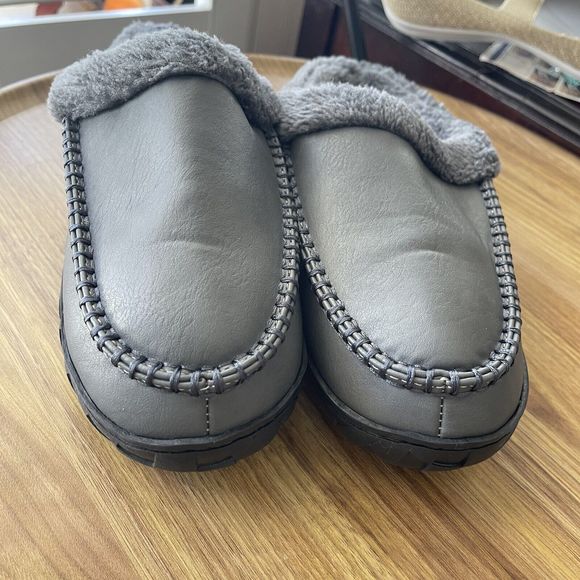 New Men's Slipper Moccasin Size 6-7 Dark Gray Faux Fur - Picture 14 of 17